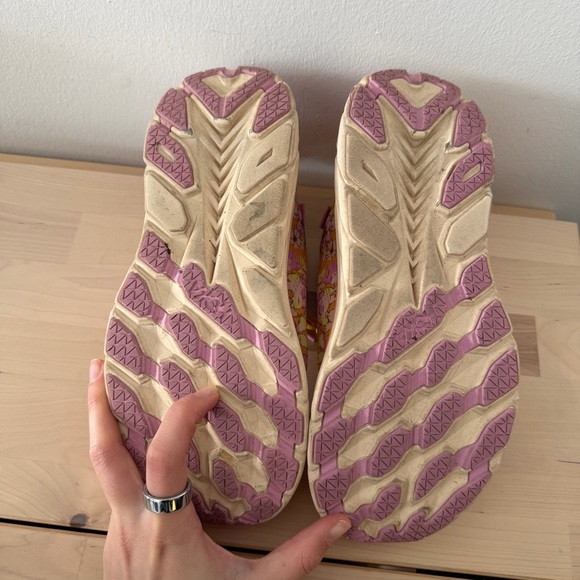 RARE Hoka x FP Movement Clifton 8 Golden Coast Floral, size 8.5 - Picture 6 of 7